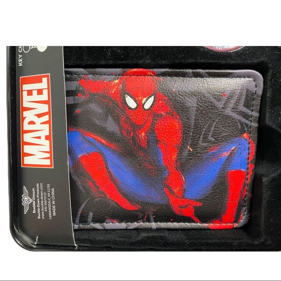 NWT In Gift Box Men’s Marvel Amazing Spider-Man Trifold Wallet With Keychain - Picture 7 of 12